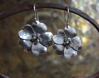 Pendants d'oreilles fleur - 3 étamines