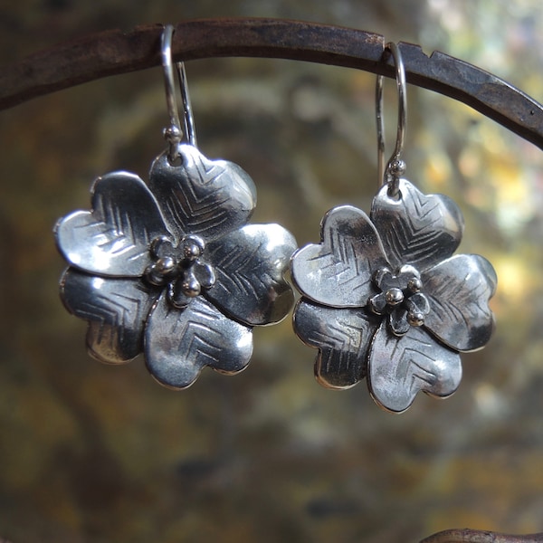 Flower drop earrings - 3 stamen