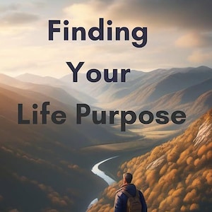 Puede incluir: Imagen de una persona de pie sobre una roca, con vistas a un valle con un río. El texto "Finding Your Life Purpose" está en la parte superior. La escena está ambientada en un paisaje montañoso con colores otoñales.