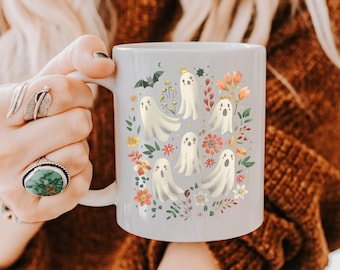 Bonita taza de fantasma estilo cottagecore, tazas de fantasmas espeluznantes para amantes de los fantasmas, taza de regalo de Halloween, tazas de otoño, taza de fantasma con flores silvestres