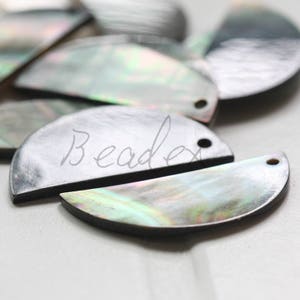 2 Pieces / Shell / Half Moon / Crescent  / Moon / Half Circle / One Hole / Semiprecious Stone 30.4*14.6mm