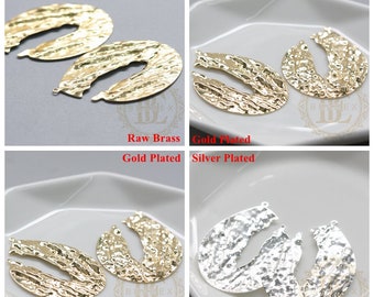 Brass Base / Waved / Textured / Oval / Charm (C4121)