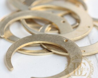 6 Pieces / Raw Brass / Brass Base / Charm / Open Circle / Crescent (C3879//V240)