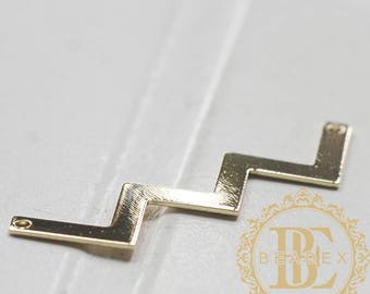Könnte beinhalten: Goldener Metall-Zickzack-Verbindungsanhänger mit zwei Löchern zum Anbringen an Schmuck oder anderen Bastelarbeiten.