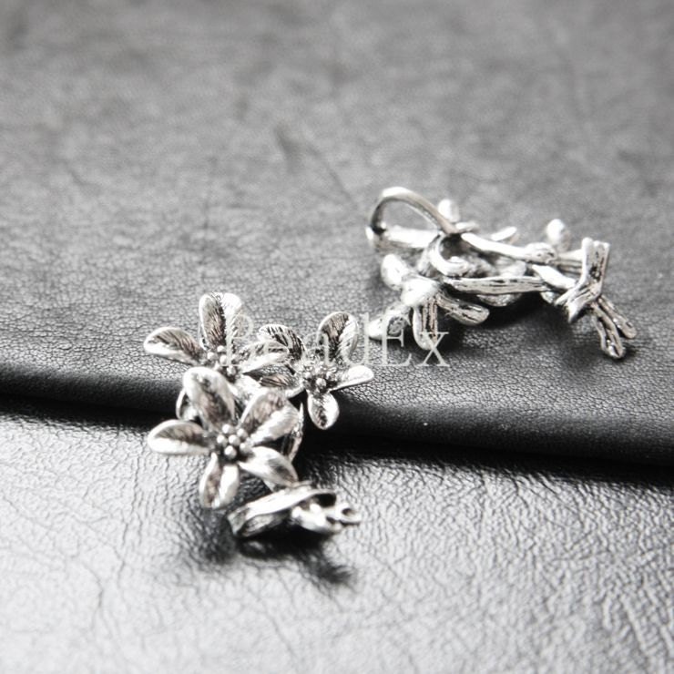 2pcs / Flower / Oxidized Silver Tone / Base Metal / Charm (ZA7451