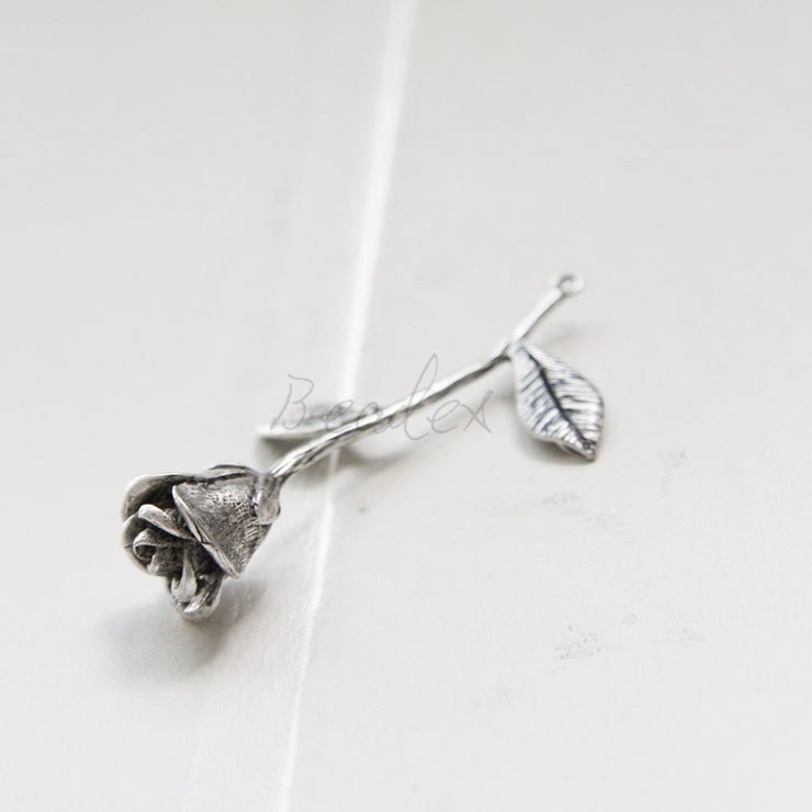 One Piece / Rose / Oxidized Silver Plated / Real Silver One Piece / Rose / Oxidized Silver Plated / Real Silver