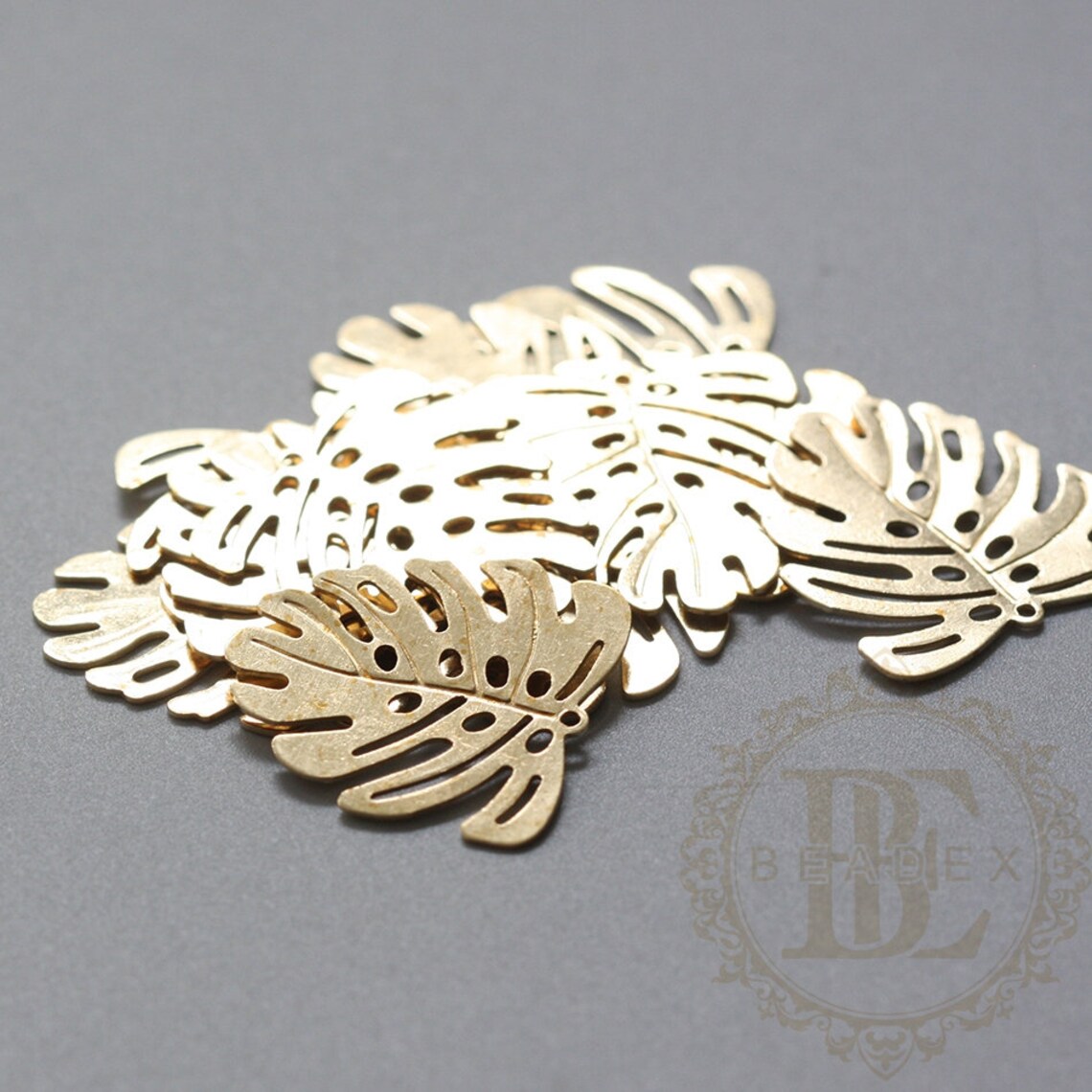 6 pcs of Raw brass stamped leaf pendant 52x50mm raw brass | Etsy