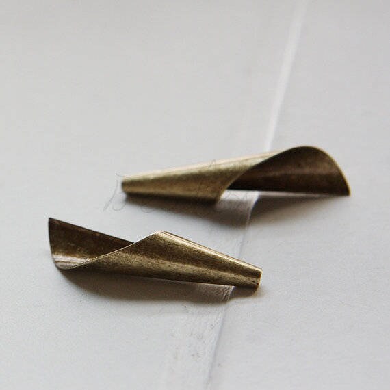25660Y-O-170B 4pcs Antique Brass Base Metal Bead Cap Cone 17x16mm