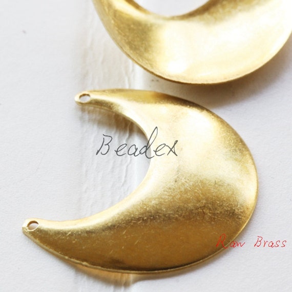 2011C-P-314 20 Pieces Raw Brass Moon Pendant Crescent 28x20.5mm
