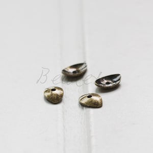 4 Pieces / Antique Brass / Bead Cap / Brass Base / Cone (C3099//A513)