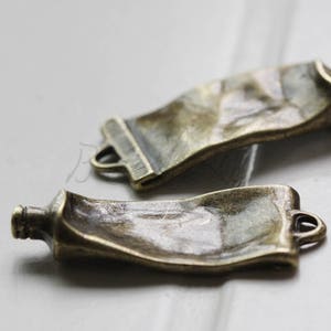 2 piezas / pintura / pasta de dientes / colgante / tono de latón antiguo / metal base / encantos (C15 / / H198)