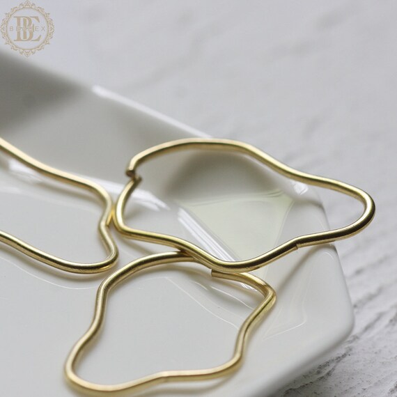 22mm Irregular Hoop Earring Silver 22mm Irregular Hoop Earring Silver