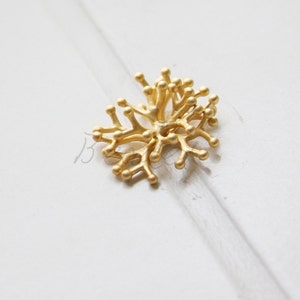 One Piece / Coral / Matte Gold Plated / Real Gold / Brass Base / Pendant (C3158//K464)