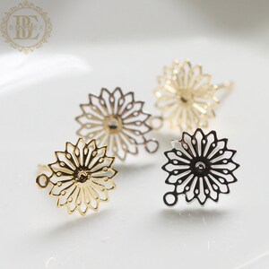 2 Pieces / Brass Base / Earring Post / Earring Component / Earring Finding / Flower (C4335)