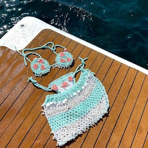 Ręcznie robiony na szydełku komplet bikini Capri Dream ze spódniczką – strój plażowy w stylu boho, strój na letni festiwal, seksowny strój kąpielowy dla kobiet