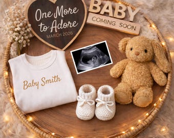 Plantilla de anuncio de embarazo "One More to Adore", revelación de bebé de género neutro, plantilla editable de anuncio de bebé, descarga digital