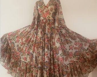 BEAUTIFUL vintage 70s 1970's floral paisley maxi dress gown butterfly angel sleeves HUGE sweep XS 25.5in waist hippie cottagecore prairie