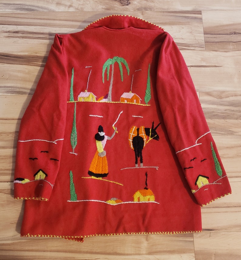 vintage 50s 60s red felt Mexican tourist souvenir jacket blazer with embroidered village designs S M Mexico southwestern western rockabilly image 3