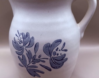 VTG Pfaltzgraff Yorktowne Pitcher 416Y Large 64 Oz Blue Stoneware Castle USA