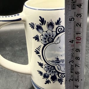 Jarra de cerveza Heineken vintage pintada a mano en azul Delft, fabricada en Holanda. imagen 5