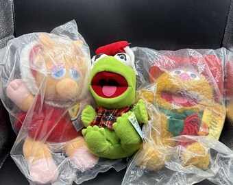 Peluche navideño de McDonald's con Jim Henson: Miss Piggy, Kermit y Fozzy. Nuevo con etiquetas.
