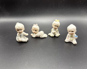 Figuritas vintage de bebé del mes con pijama UCGC UC&GC 4 Mini Porcelana Taiwán