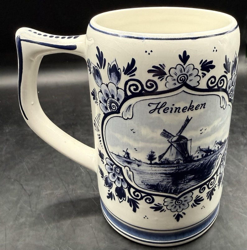 Jarra de cerveza Heineken vintage pintada a mano en azul Delft, fabricada en Holanda. imagen 1