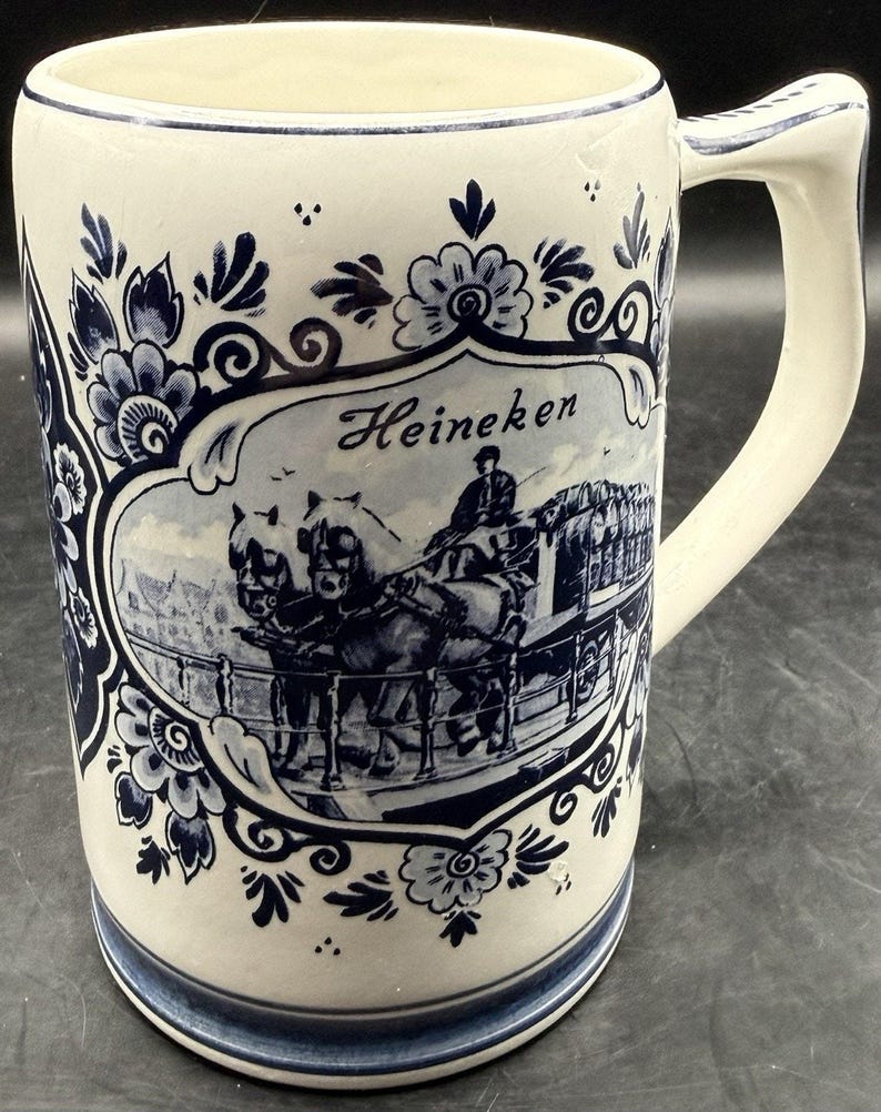 Jarra de cerveza Heineken vintage pintada a mano en azul Delft, fabricada en Holanda. imagen 3
