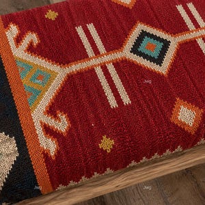 Handvävda jutebänkar i kelimtyg för heminredning, liten jutebänk i trä, mattbänk i vintagestil, boho hallbänk