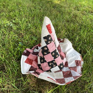 Quilt Witch Hat Irish Chain Brown Cream Red
