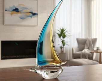 Sculpture de voilier en verre de Murano bleu soufflé à la main, décoration de bureau côtière, cadeau de figurine nautique élégante