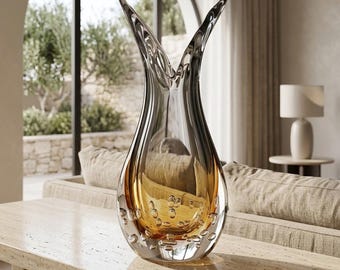 Elegante handgeblazen kunstglazen vaas - sculptuur van amber en helder geblazen glas