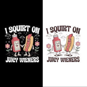 Op de afbeelding: Een retro-stijl grafische afbeelding met een ketchupfles en een hotdog die elkaars hand vasthouden, met de tekst "I squirt on juicy wieners". Het ontwerp bevat bloemen en wolken, met een vintage esthetiek.