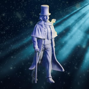 Puede incluir: Estatua azul claro de un hombre con sombrero de copa, abrigo y bufanda, sosteniendo un bastón. La figura se encuentra sobre un fondo azul oscuro con un efecto de foco y motas blancas.