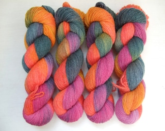 1 skein of Hand Dyed 100% WOOL yarn. 100 gr/3.53 oz, 360m / 394yd, Fingering, 2 ply