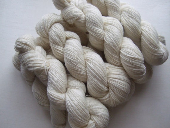 Natural Undyed Yarn, Yarn for Dyeing, Fingering Weight Lithuanian Wool,  400gr 