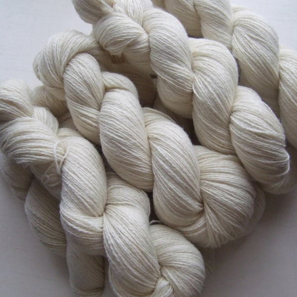 Natural undyed yarn, yarn for dyeing, fingering weight lithuanian wool, 400gr