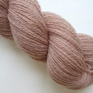 100% Wool yarn, fingering weight, 1 skein, 100gr