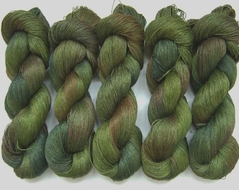 1 skein of Hand Dyed 100% LINEN yarn. 100 gr/3.53 oz, 600m / 656yd, lace weight / 3 ply, wet spun