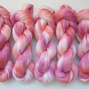 1 skein of Hand Dyed 100% LINEN yarn. 100 gr/3.53 oz, 600m / 656yd, lace weight / 3 ply, wet spun