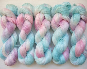 1 skein of Hand Dyed 100% LINEN yarn. 100 gr/3.53 oz, 600m / 656yd, lace weight / 3 ply, wet spun