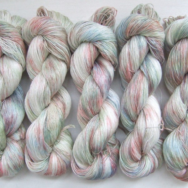 1 skein of Hand Dyed 100% LINEN yarn. 100 gr/3.53 oz, 600m / 656yd, lace weight / 3 ply, wet spun