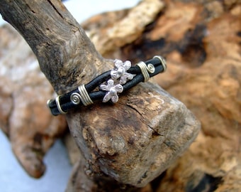 Leather bracelet "Winter blossoms"