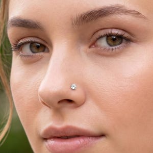 Piercing de nariz de plata de ley con circonitas cúbicas: Diseños minimalistas de piercings para la nariz