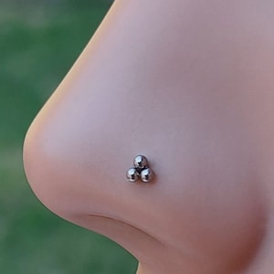 IMPLANT GRADE TITANIUM Nose Ring Stud - 20/18 Gauge - Nose Jewelry - Nose Piercing - Tiny Nose Stud - Clover Ball Nose Stud -Nose Stud