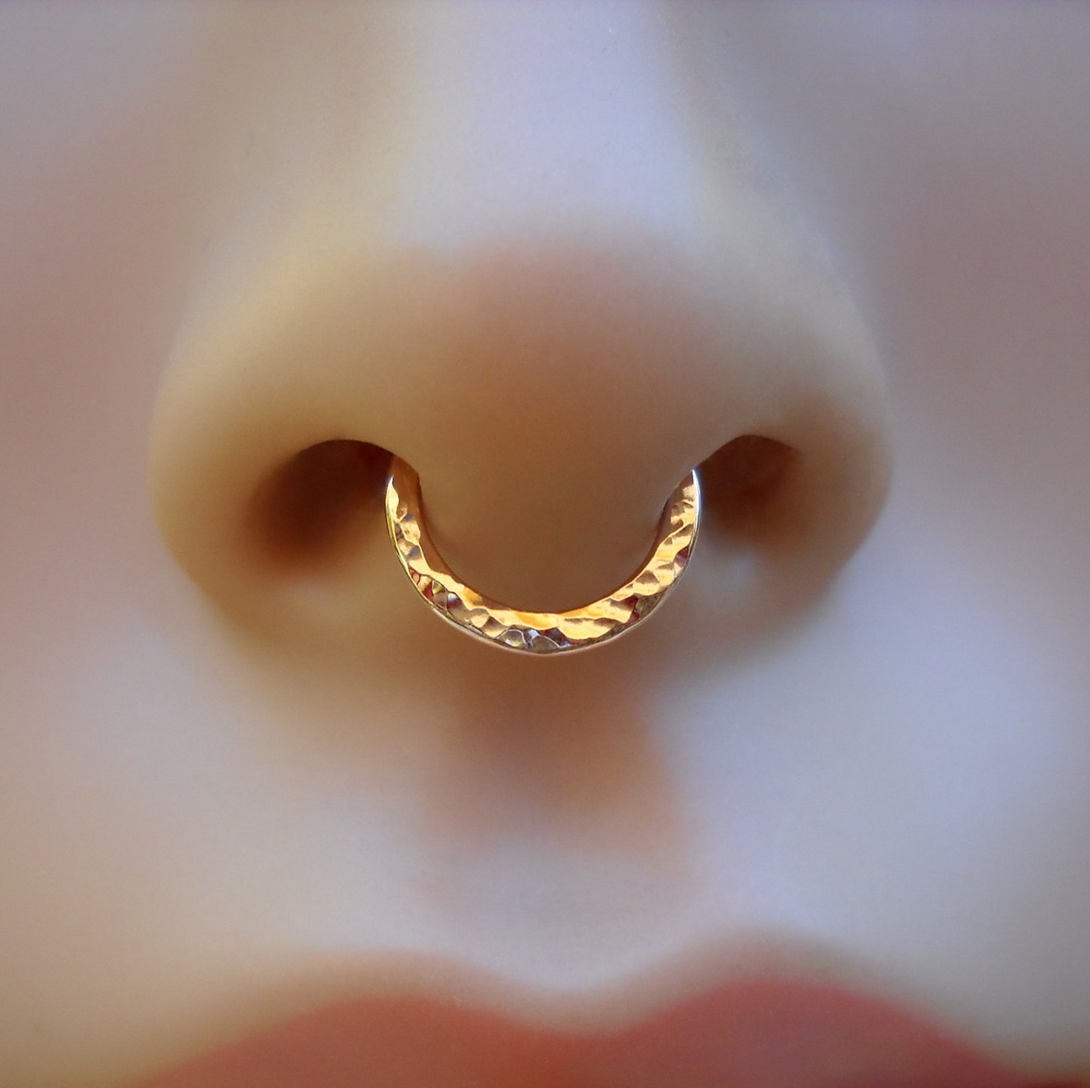 Сережки в нос кольцом