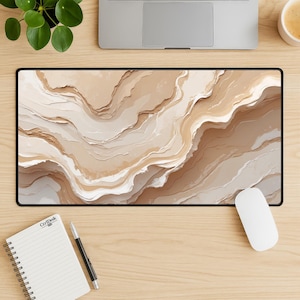 Tappetino da scrivania in marmo beige, tappetino per mouse esteso neutro, arredamento minimalista per ufficio.