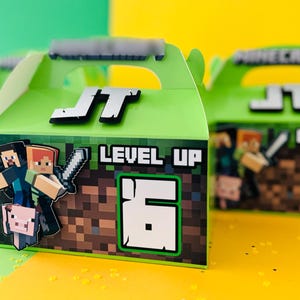 Block World Gastgeschenk Boxen | Personalisierte Giebel Leckerli-Box | Handgemachte Geburtstagsbox