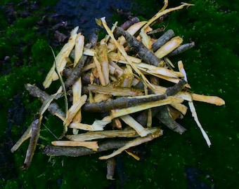 Hawthorn bark and thorns, for use in incense spell working, purification, fertility and protection