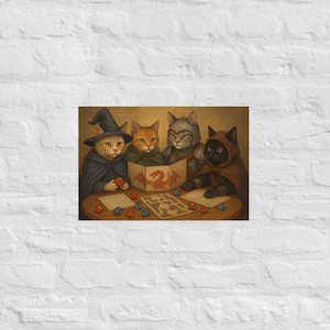 Puede incluir: Una impresión caprichosa que muestra a cuatro gatos vestidos como personajes de fantasía jugando a un juego de mesa. Los gatos llevan sombreros de mago, armaduras y capas, con dados y piezas de juego esparcidas sobre la mesa.